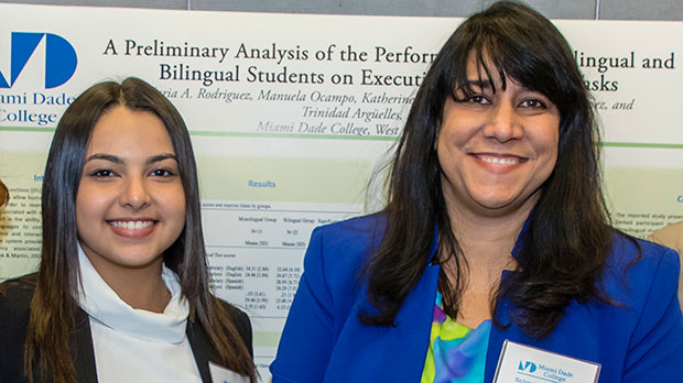 Students Valeria Nazaire and Trinidad Arguelles